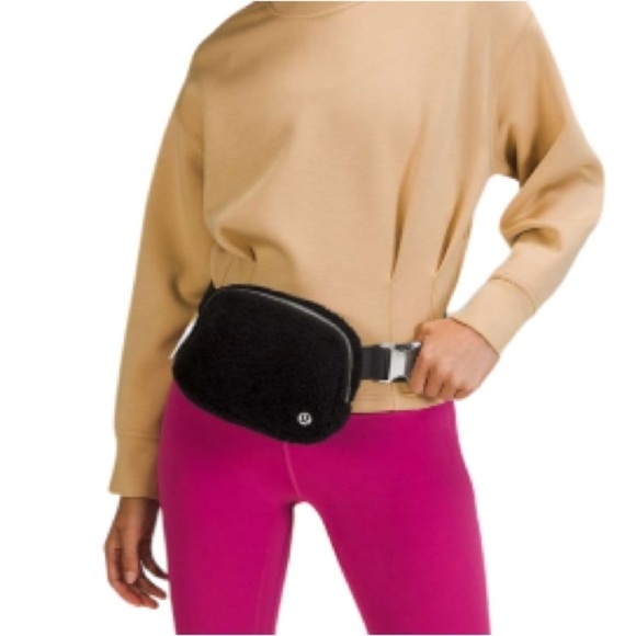 lululemon athletica Handbags - Lululemon Unisex Everywhere Fleece Belt Bag Black